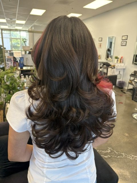 Bouncy blowout on long layers, back view