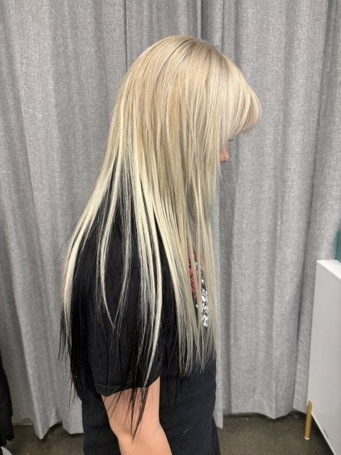 Blonde and black contrast panels on extended lengths