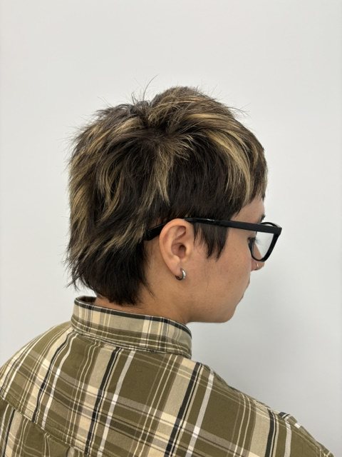 Short crop with blonde worked through the top